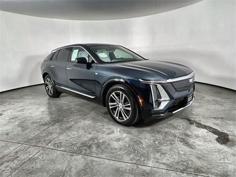 Certified 2025 Cadillac Lyriq Luxury image 2