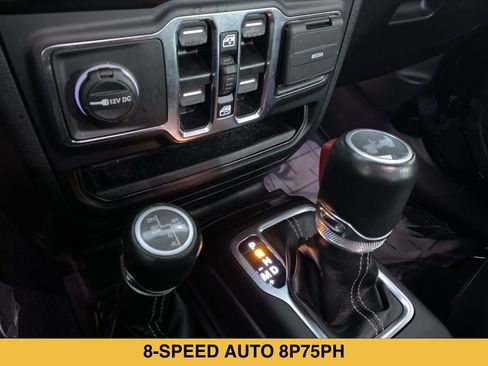 Used 2022 Jeep Wrangler Unlimited Sahara w/ Cold Weather Group AWD/4WD image 8