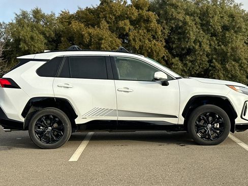 Used 2024 Toyota RAV4 SE image 3