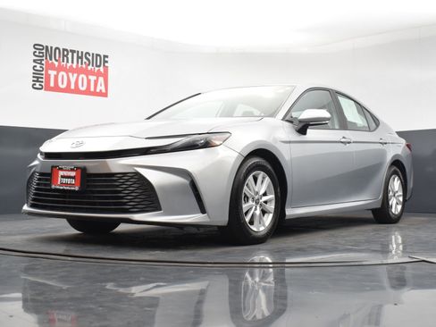 Used 2025 Toyota Camry LE image 31