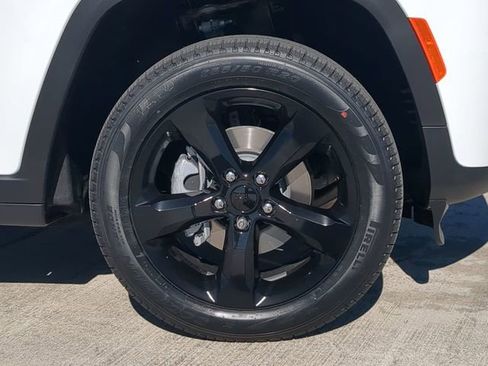 New 2026 Jeep Grand Cherokee Limited w/ Limited Altitude Package image 11