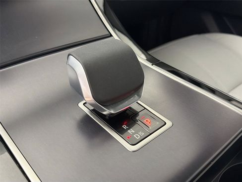 Certified 2026 Land Rover Range Rover Velar Dynamic SE AWD/4WD image 16