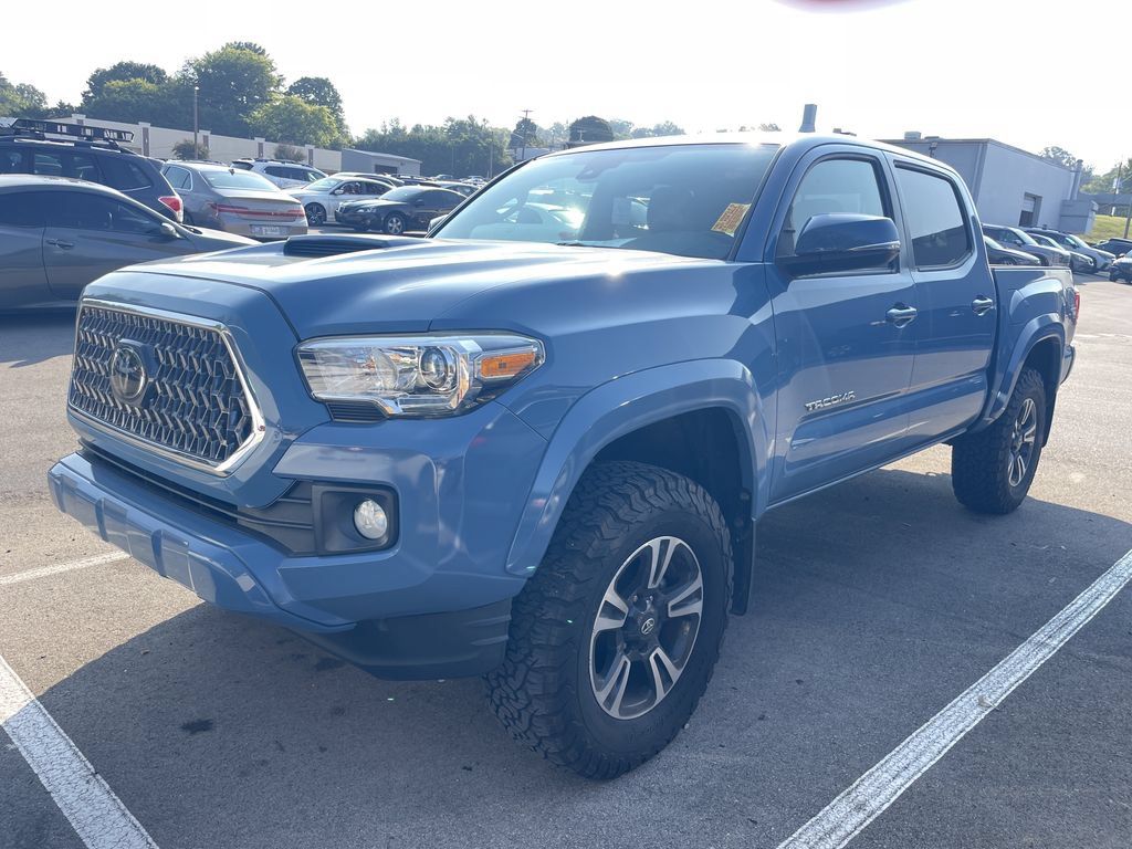 Used 2019 Toyota Tacoma TRD Sport w/ Technology Package AWD/4WD image 2