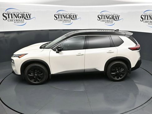 Used 2023 Nissan Rogue SV w/ SV Premium B Package image 12