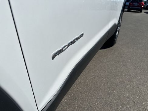 Used 2020 GMC Acadia SLT AWD/4WD image 10