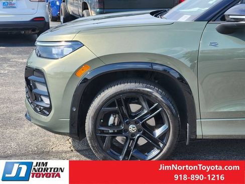 Used 2025 Volkswagen Tiguan SE R-Line AWD/4WD image 8