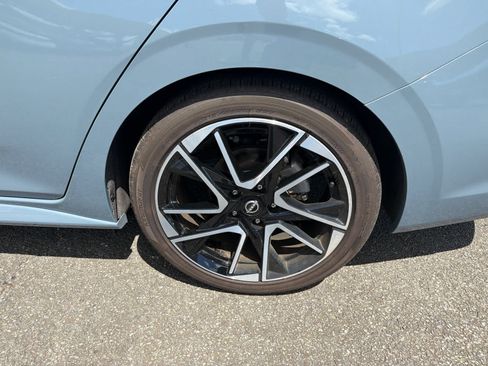 Used 2025 Nissan Sentra SR FWD image 5
