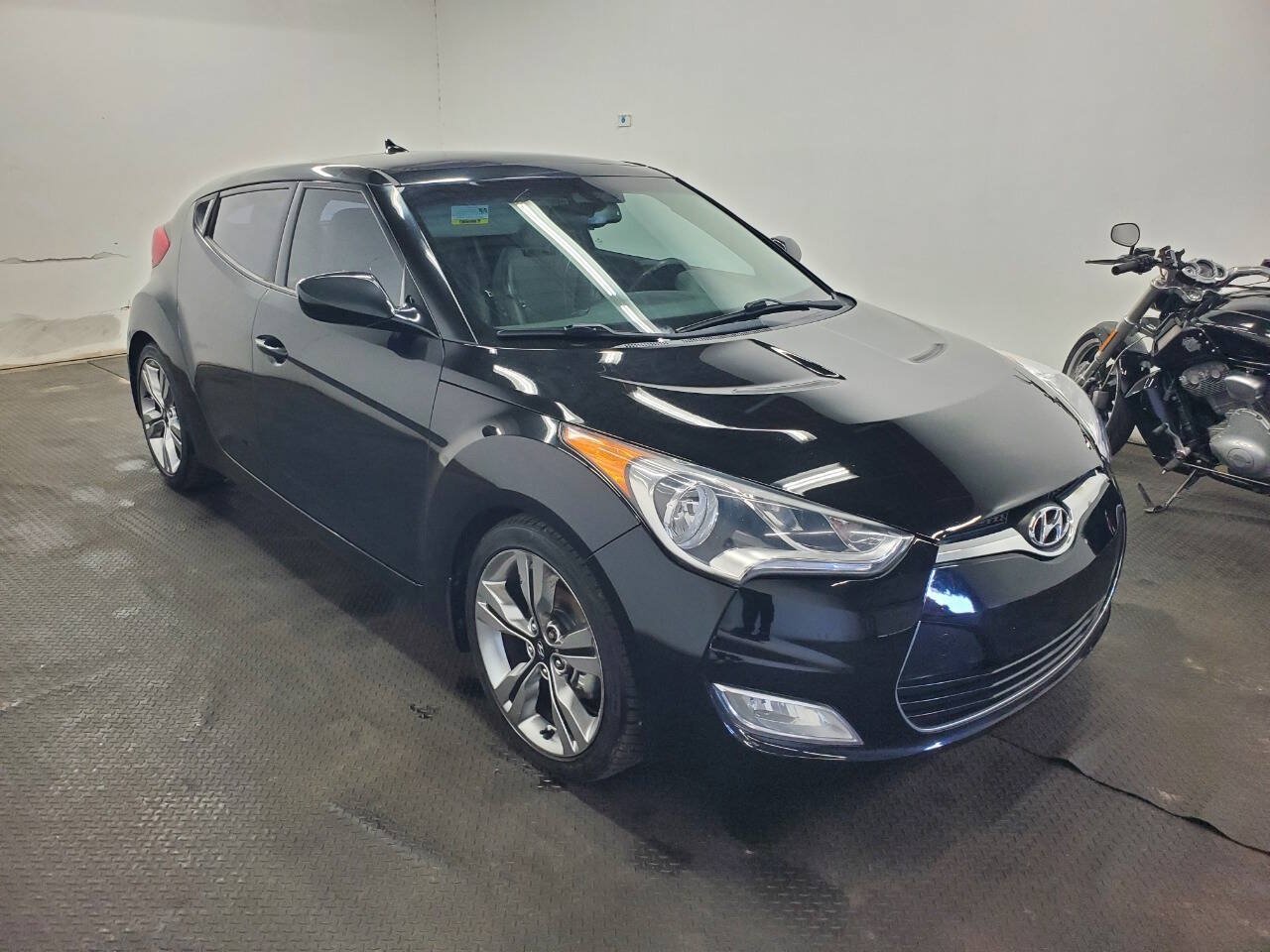 Used 2013 Hyundai Veloster w/ Style Pkg FWD image 3
