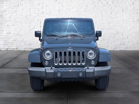 Used 2017 Jeep Wrangler Unlimited Sahara w/ Connectivity Group AWD/4WD image 3