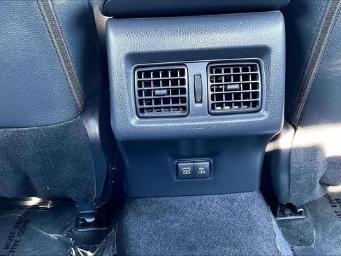 Used 2025 Toyota Camry SE image 32