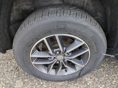 Used 2017 Jeep Grand Cherokee Limited image 19