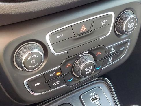Used 2019 Jeep Compass Limited AWD/4WD image 22