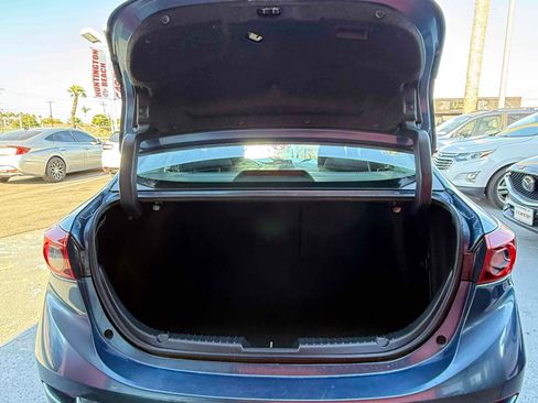 Used 2017 MAZDA MAZDA3 Sport FWD image 43