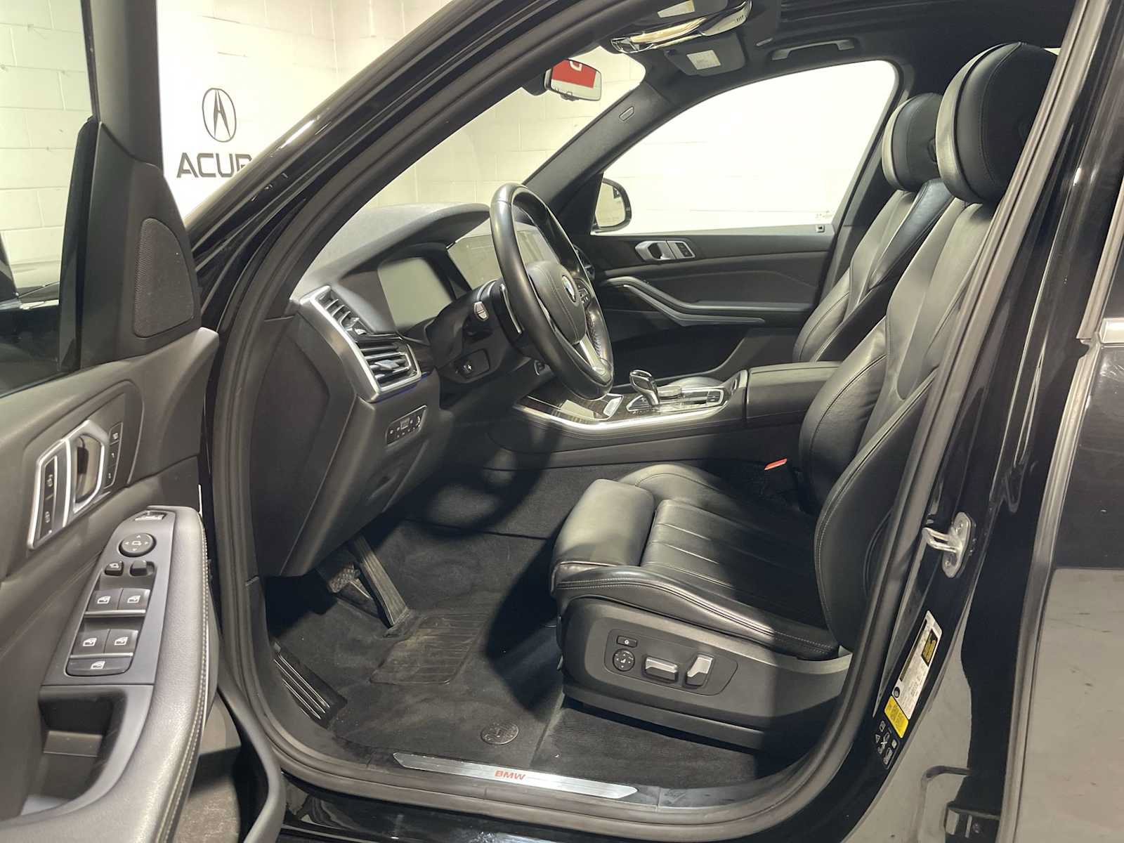 Used 2019 BMW X5 xDrive40i w/ Premium Package 2 AWD/4WD image 2
