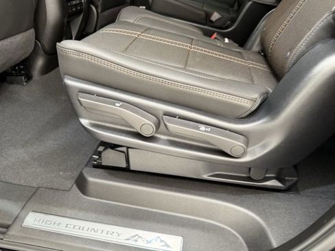 New 2025 Chevrolet Suburban High Country image 17