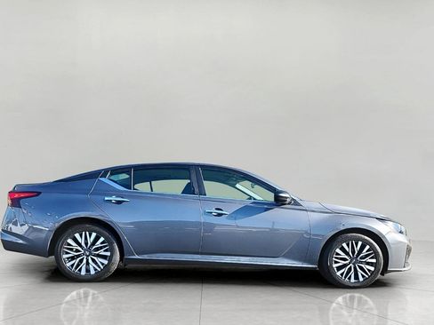 Used 2025 Nissan Altima 2.5 SV image 4