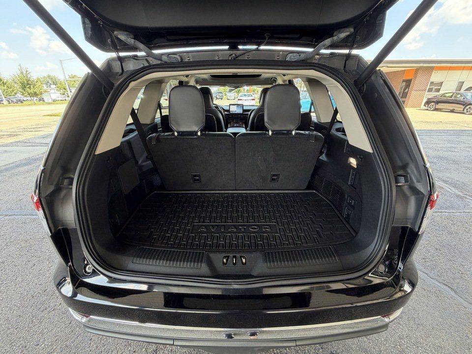 Used 2020 Lincoln Aviator Reserve w/ Equipment Group 202A AWD/4WD image 38