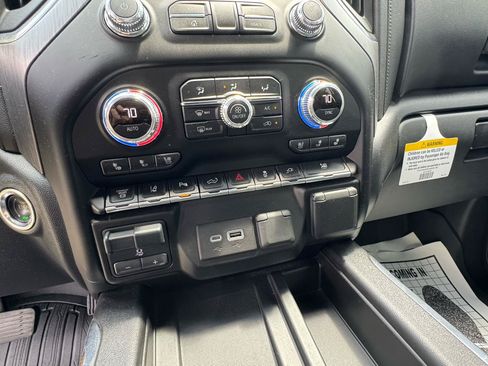 Used 2020 GMC Sierra 3500 Denali w/ Denali Ultimate Package AWD/4WD image 21
