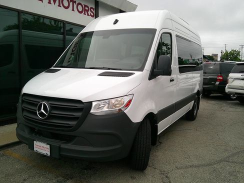 Used 2024 Mercedes-Benz Sprinter 2500 image 2