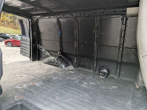 Used 2020 GMC Savana 2500 image 8