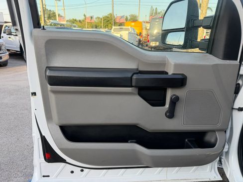 Used 2017 Ford F550 4x4 SuperCab Super Duty image 15