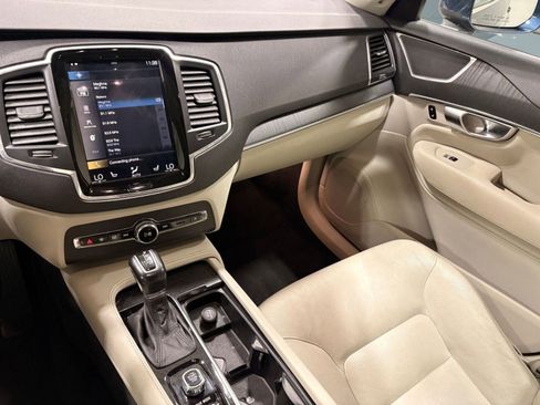 Used 2020 Volvo XC90 T5 Momentum image 24