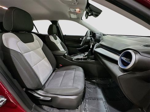 Used 2025 Chevrolet Trax LS image 28