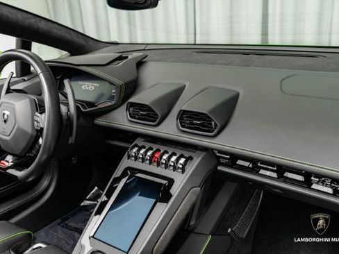 Used 2021 Lamborghini Huracan EVO RWD image 47