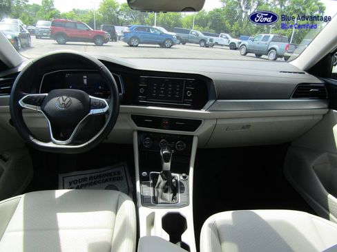 Used 2022 Volkswagen Jetta SE FWD image 4
