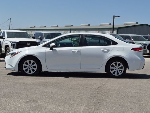 Certified 2025 Toyota Corolla LE FWD image 2