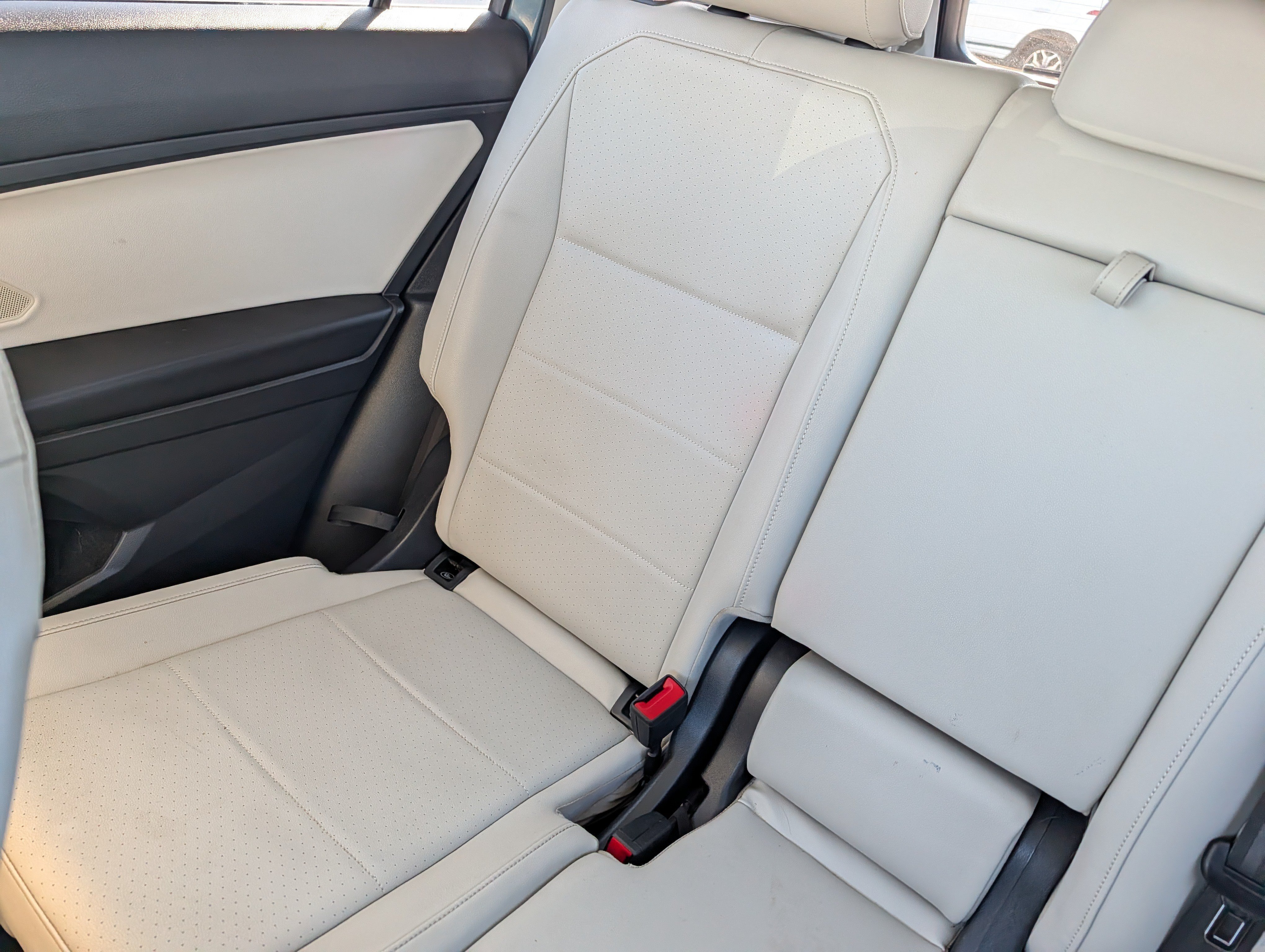 Used 2020 Volkswagen Tiguan SE w/ Panoramic Sunroof Package AWD/4WD image 12