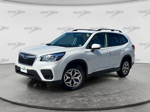 Used 2019 Subaru Forester Premium AWD/4WD image 3