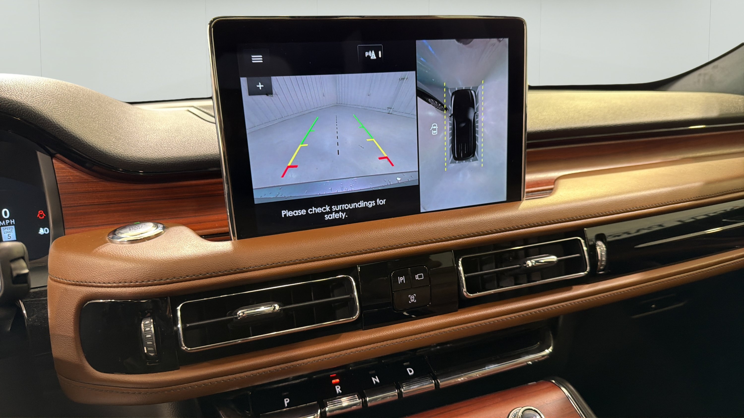 Used 2023 Lincoln Aviator Reserve w/ Class IV Trailer Tow Package RWD image 16