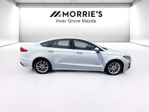 Used 2019 Ford Fusion SE FWD image 4