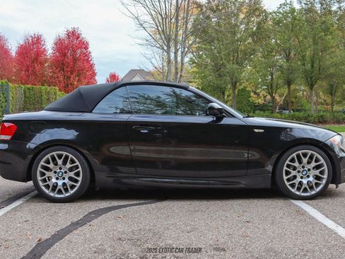 Used 2010 BMW 135i Convertible image 16