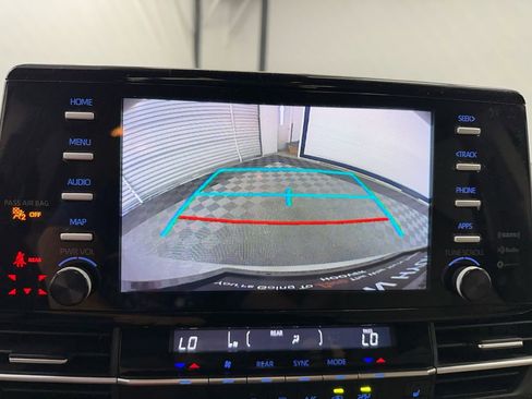 Used 2023 Toyota Sienna XLE FWD image 31