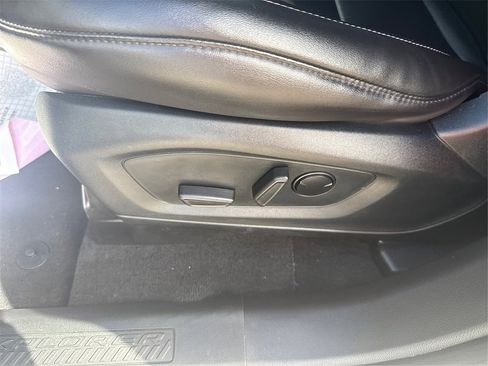 Certified 2022 Ford Explorer XLT w/ Equipment Group 202A image 25