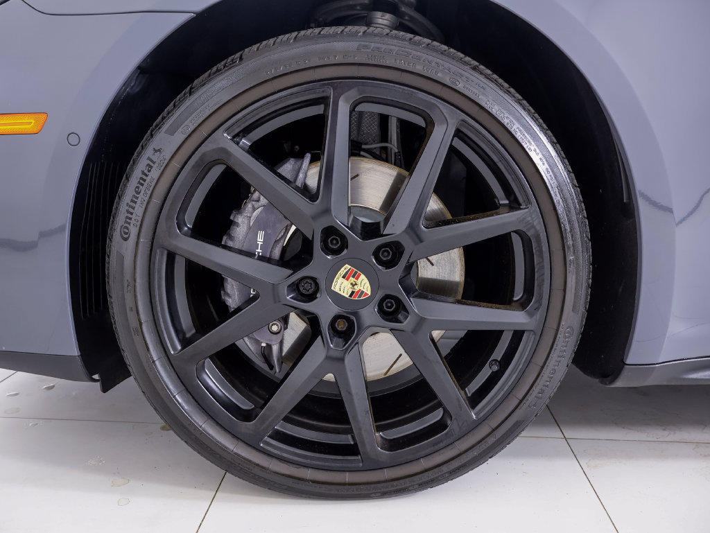 Certified 2025 Porsche Panamera w/ Premium Package RWD image 24