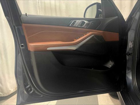 Used 2022 BMW X5 xDrive45e w/ M Sport Package image 9