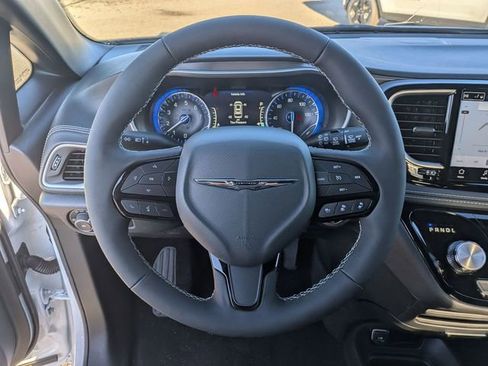 New 2026 Chrysler Pacifica Select w/ S Appearance Package FWD image 16