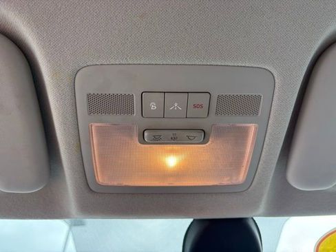 Used 2021 Hyundai Venue FWD image 22