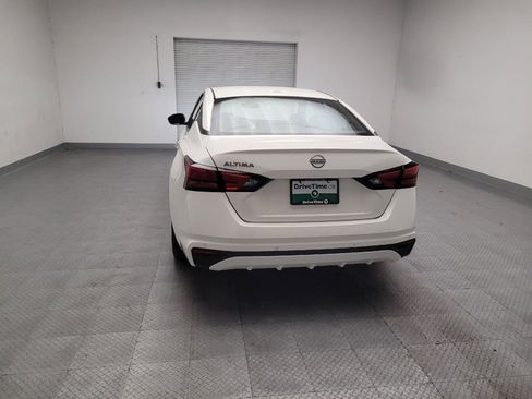 Used 2025 Nissan Altima 2.5 SV FWD image 6