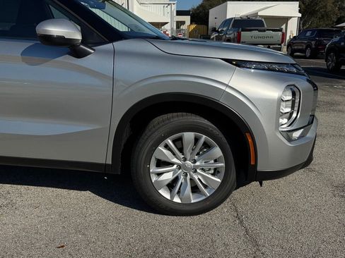 New 2026 Mitsubishi Outlander ES image 12