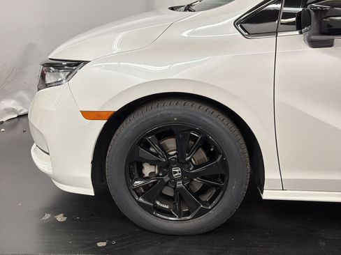 Certified 2023 Honda Odyssey Sport image 12