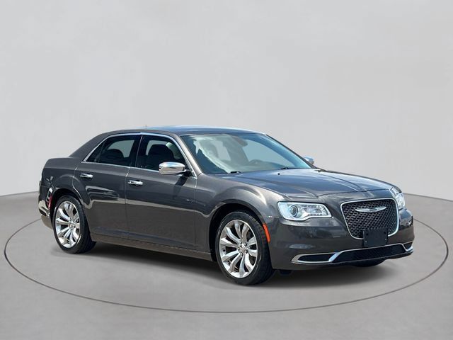 Used 2020 Chrysler 300 Touring w/ Chrome Appearance Package RWD image 6