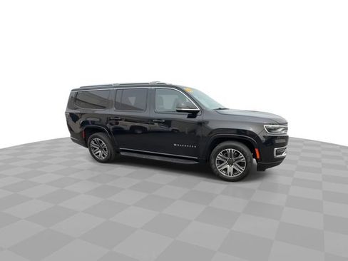 Used 2024 Jeep Wagoneer L Series II w/ Flexible Seating Group AWD/4WD image 2