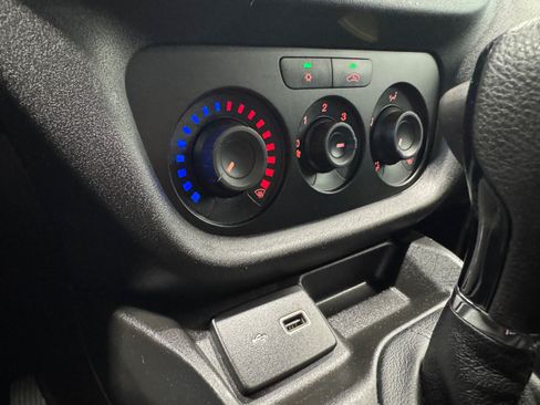 Used 2022 RAM ProMaster City Tradesman FWD image 17