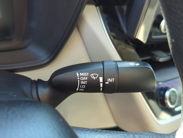 Used 2022 Toyota Corolla LE FWD image 17