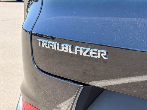 Used 2023 Chevrolet TrailBlazer LS FWD image 10