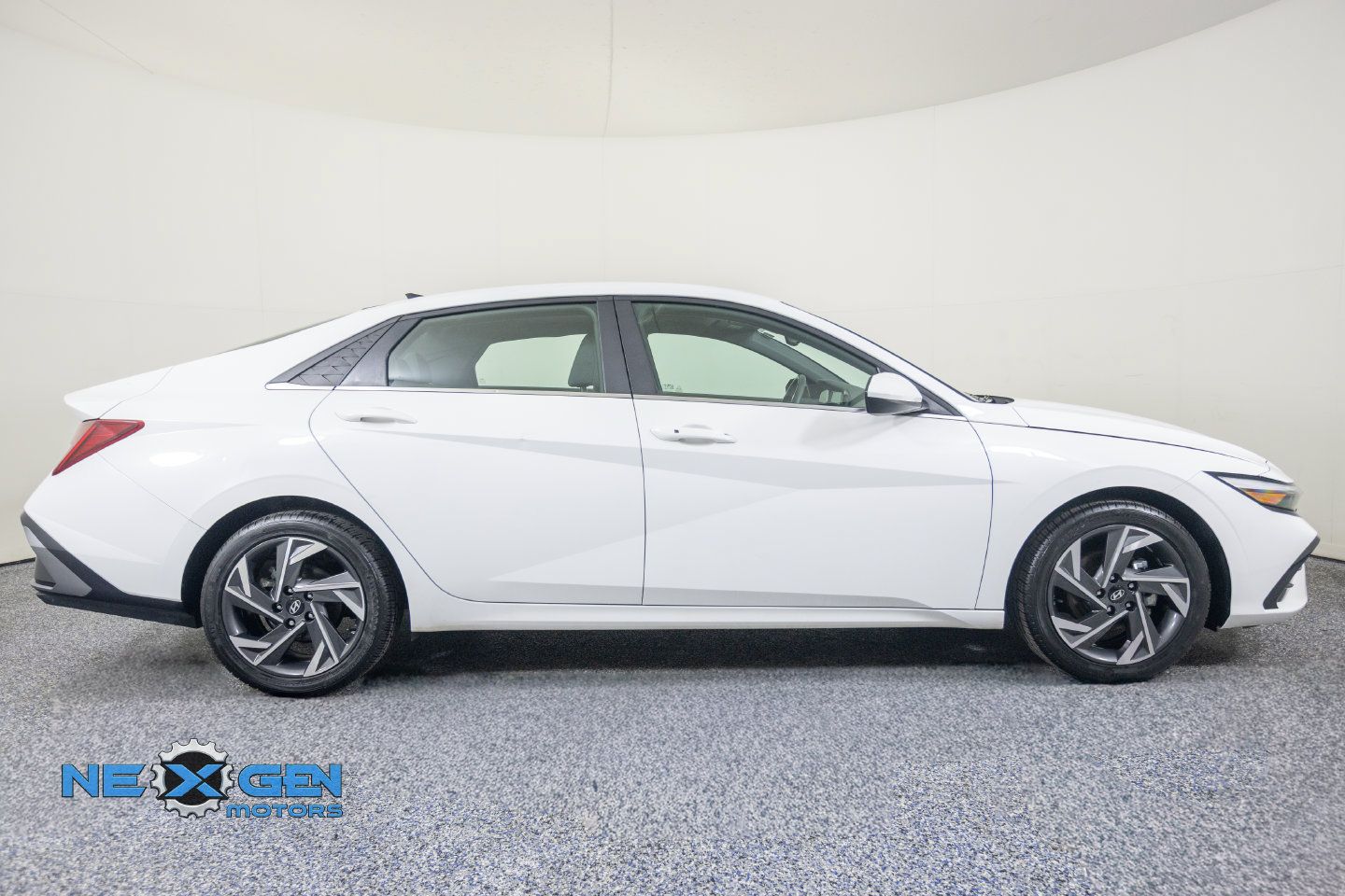 Used 2024 Hyundai Elantra SEL w/ Convenience Package FWD image 9